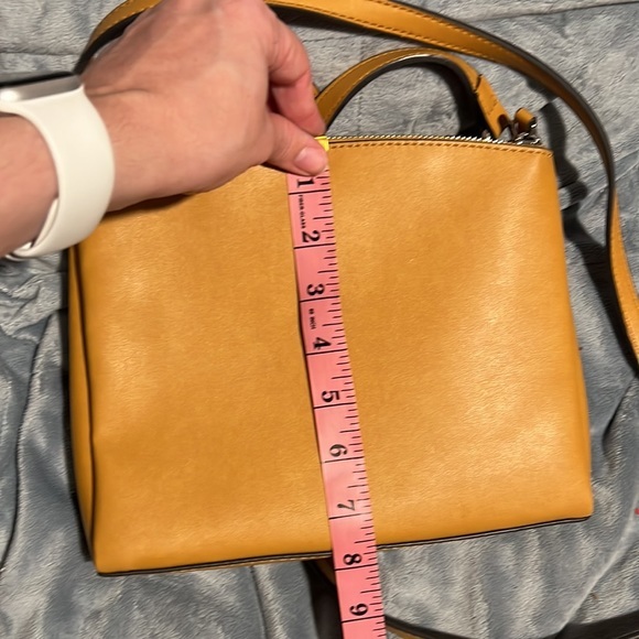 Nine West crossbody purse mustard color - Picture 10 of 10